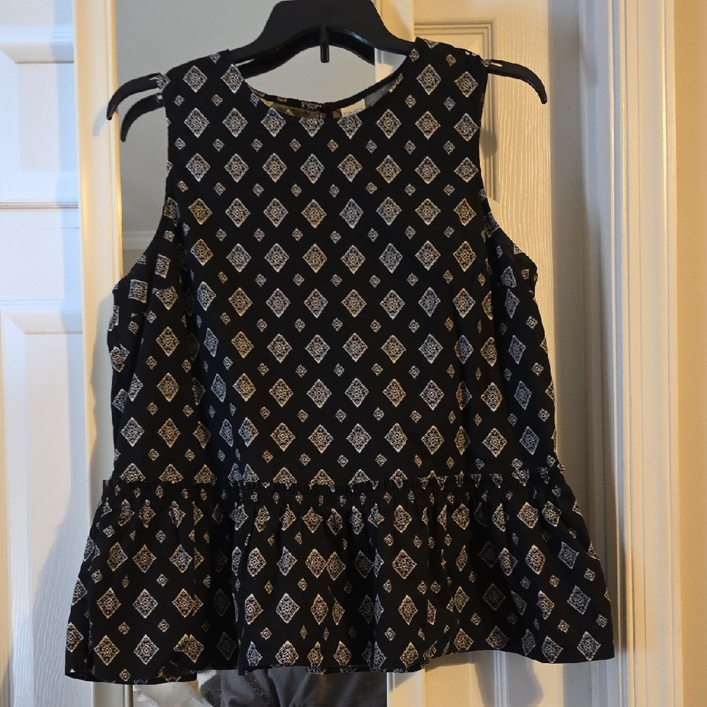 Time and Tru Black and White Patterned Blouse